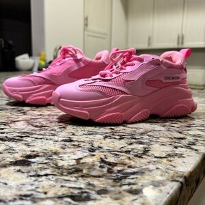 STEVE MADDEN POSSESSION SNEAKERS